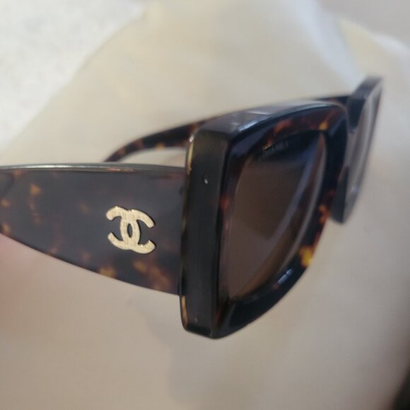 Chanel Women's Tortoise Chunky Square Frame Sunglasses With CC Logo Item #5435-A - Picture 10 of 16